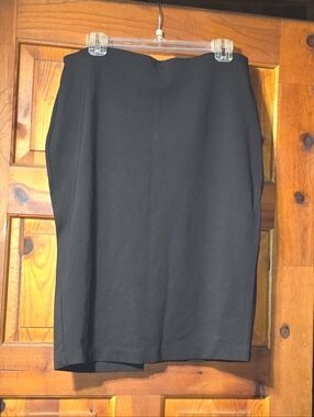 dip Sz Lg Black Classic Pencil Skirt. Stretchy